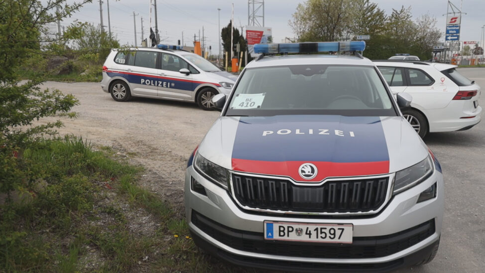 Fliegerbombe: Großeinsatz der Polizei nach Fund eines Kriegsrelikts an der Westbahnstrecke in Wels
