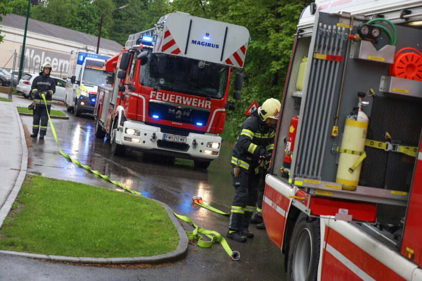 Brandeinsatz in einem Mehrparteienwohnhaus in Wels-Lichtenegg