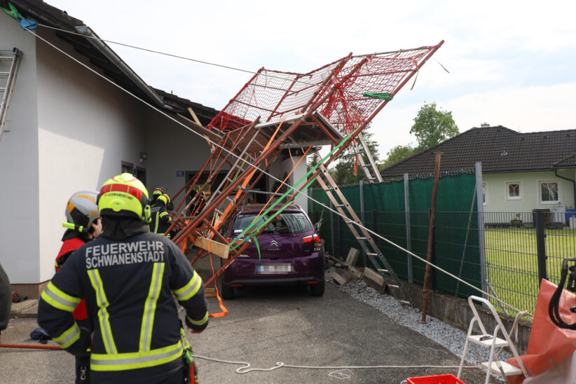 Gerüst bei einem Einfamilienhaus in Edt bei Lambach umgestürzt