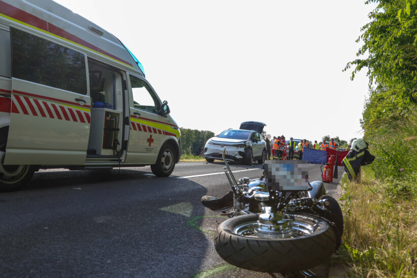 Motorradlenker bei Kollision mit PKW in Buchkirchen tödlich verletzt