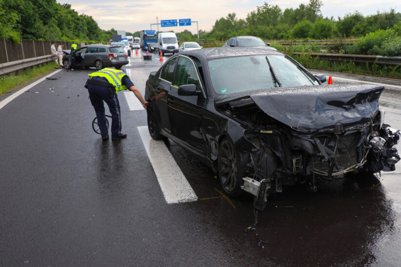 Verkehrsunfall mit zwei beteiligten PKW auf Welser Autobahn bei Weißkirchen an der Traun