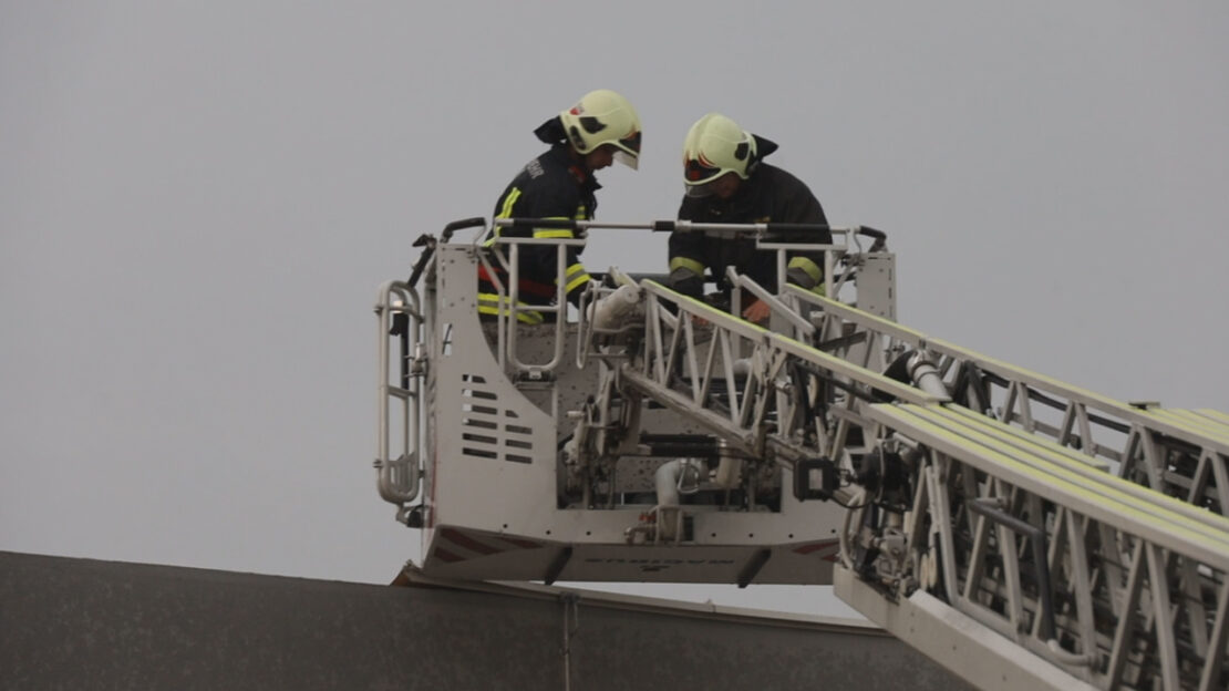 Gewitterfront: Weiterhin mehrere Feuerwehren nach Unwetterschäden im Einsatz