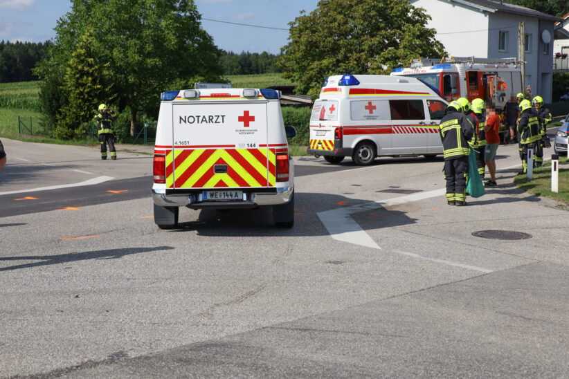 Verkehrsunfall zwischen PKW und Motorroller in Steinerkirchen an der Traun