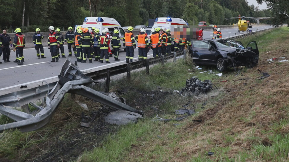 Drei teils Schwerverletzte bei Verkehrsunfall auf Westautobahn in Sipbachzell