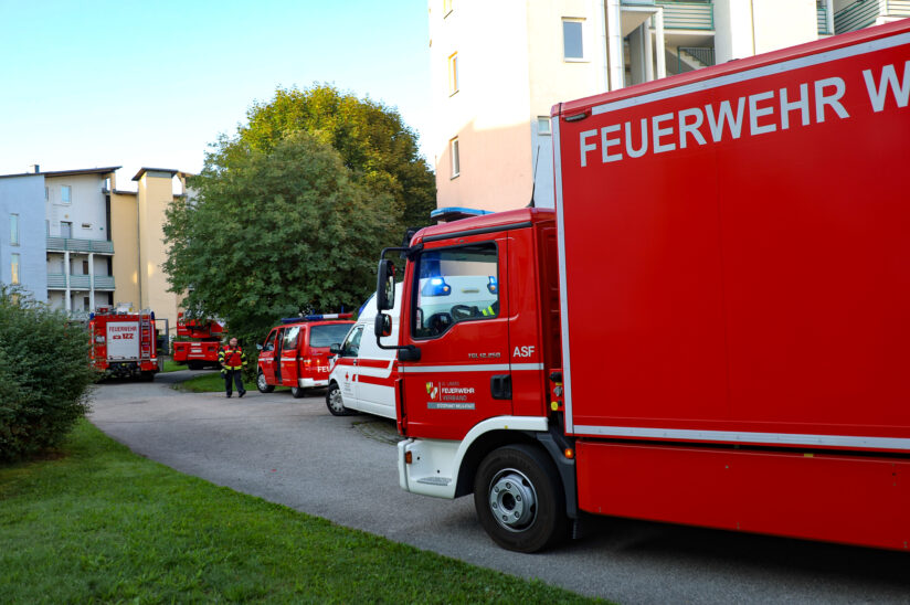 Brand eines E-Bikes in einer Wohnung in Wels-Lichtenegg fordert einen Verletzten