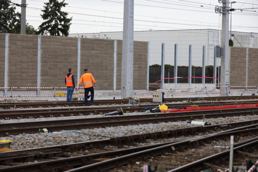 Unfalluntersuchung und Vorbereitung für die Bergearbeiten nach Güterzugentgleisung in Wels-Neustadt