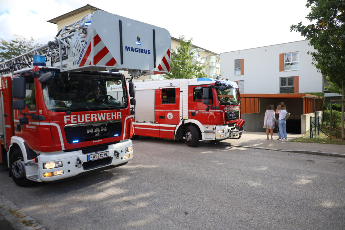Einsatz der Feuerwehr bei befürchtetem Gasaustritt in einer Tiefgarage in Wels-Lichtenegg