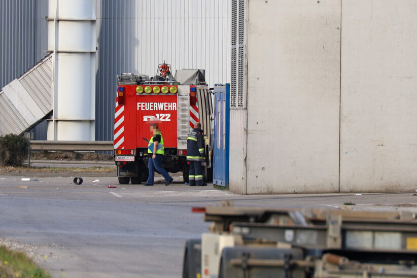Brand eines Akkus auf einem Förderband bei einem Entsorgungsunternehmen in Wels-Schafwiesen