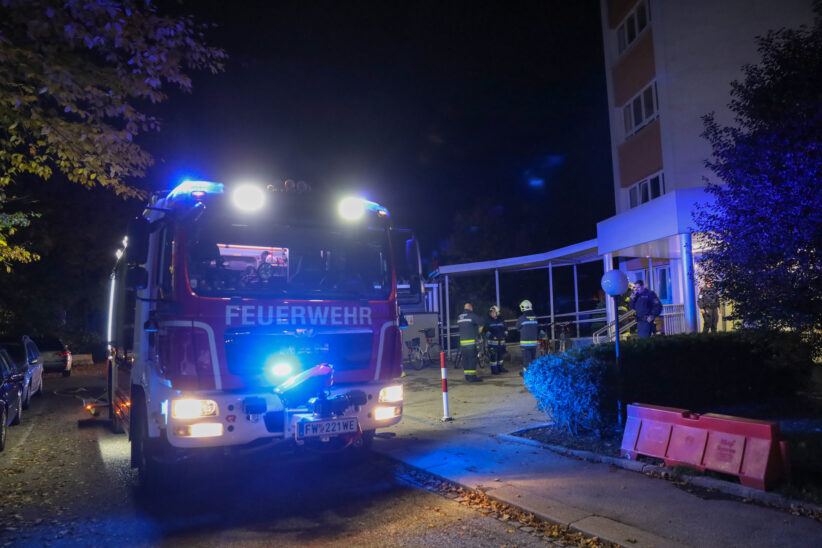 Gemeldeter Wohnungsbrand in einem Seniorenwohnhaus in Wels-Pernau stellte sich als Fehlalarm heraus