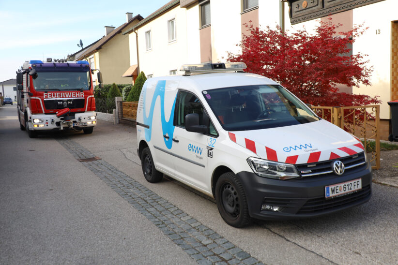 Gemeldeter Gasgeruch in einem Wohnhaus in Wels-Neustadt sorgte für Einsatz der Feuerwehr