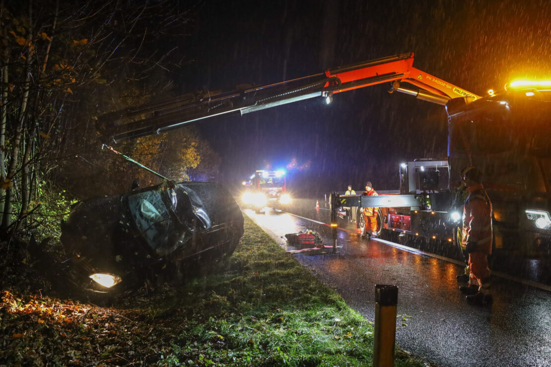 Autoüberschlag bei nächtlichem Verkehrsunfall auf Innkreisautobahn in Krenglbach