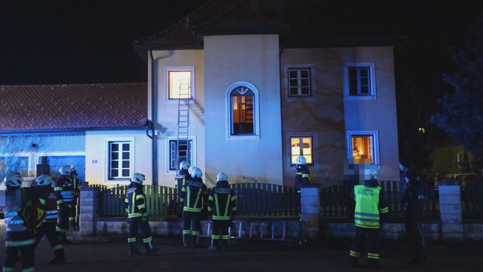 Bewohnerin gerettet: Vier Feuerwehren bei Brand in einem Wohnhaus in Pichl bei Wels im Einsatz