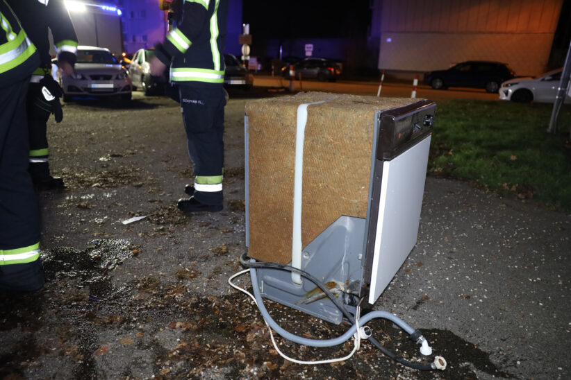Defekter Geschirrspüler sorgte für Einsatz der Feuerwehr in einer Wohnung in Wels-Lichtenegg