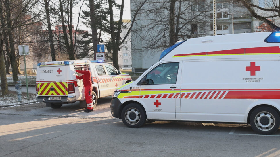 Einsatzkräfte zu eingeklemmter Person nach Sturz in Wels-Lichtenegg alarmiert