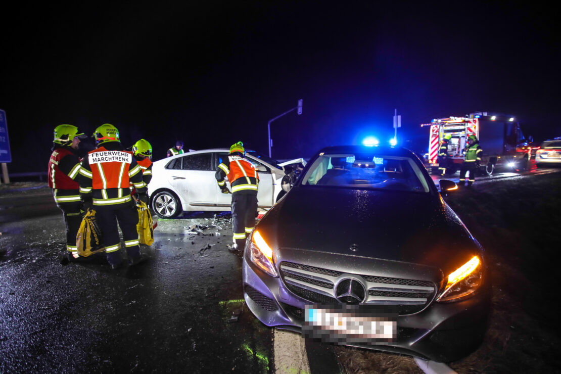 Verkehrsunfall bei Kreuzung der Wiener Straße zur Autobahnauffahrt in Marchtrenk