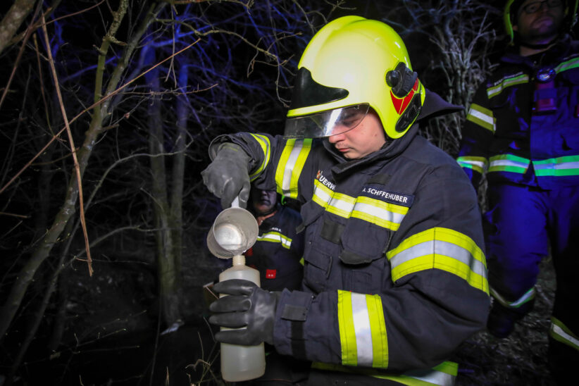 Schaum in einem Bach in Marchtrenk löste Umwelteinsatz der Feuerwehr aus