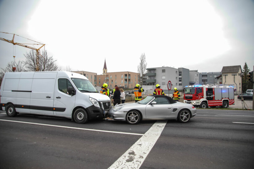 Unfall bei Abbiegevorgang in einem Kreuzungsbereich der Wiener Straße in Marchtrenk