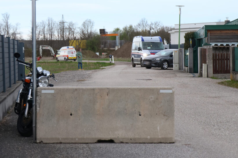 Kreuzungsunfall zwischen PKW und Motorrad in Wels-Puchberg