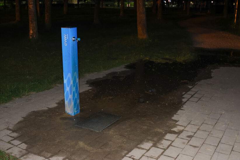 Defekter Trinkbrunnen: Befürchteter Rohrbruch im Friedenspark in Wels-Vogelweide sorgte für Einsatz