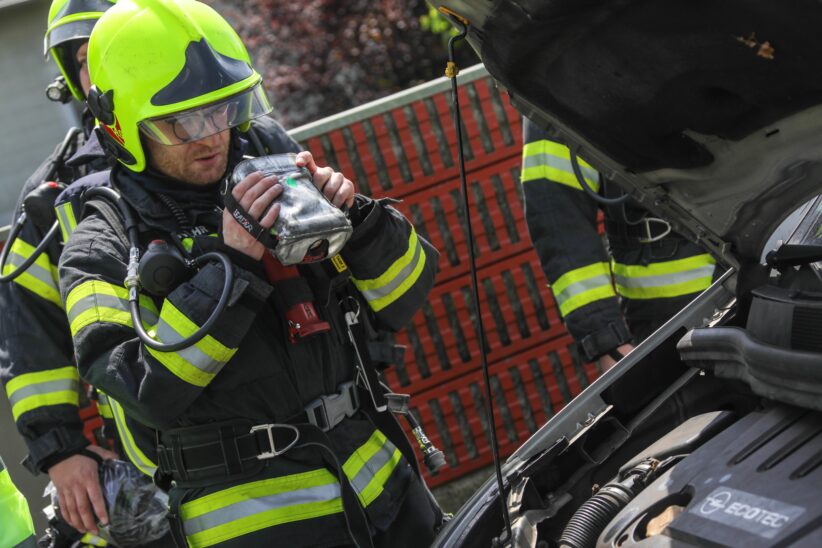 Fahrzeugpanne: Vermeintlicher PKW-Brand auf Wiener Straße bei Marchtrenk sorgte für Feuerwehreinsatz