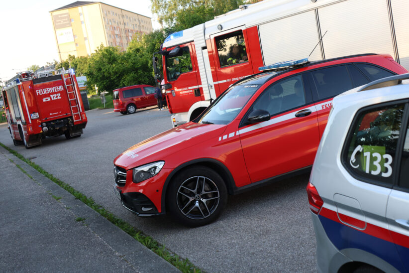 Feuerwehr bei gemeldetem PKW-Brand in Wels-Neustadt im Einsatz