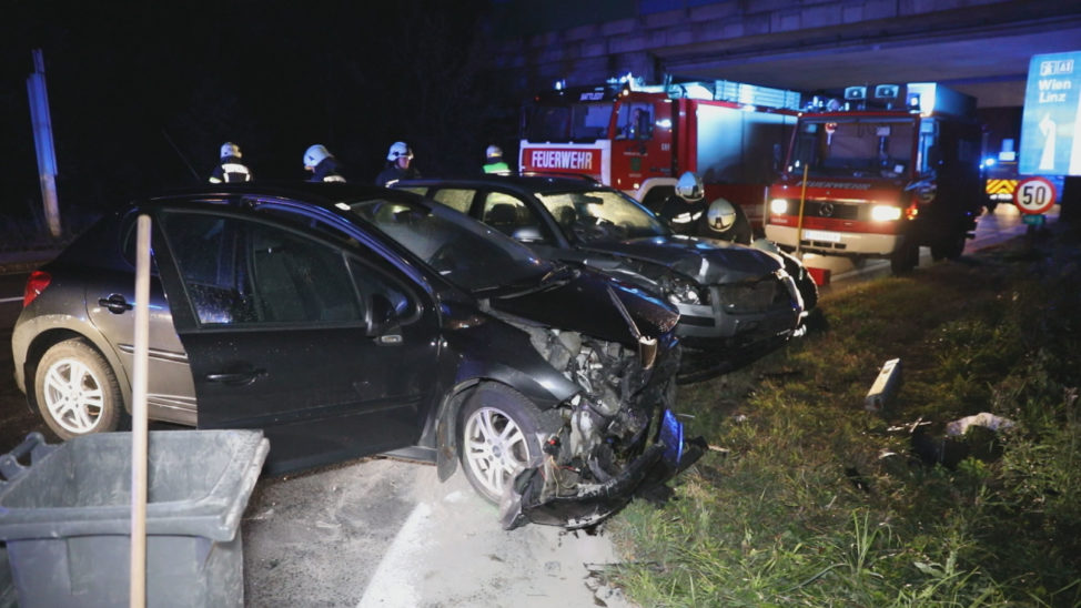 Kollision bei Autobahnauffahrt in Sattledt fordert zwei Leichtverletzte