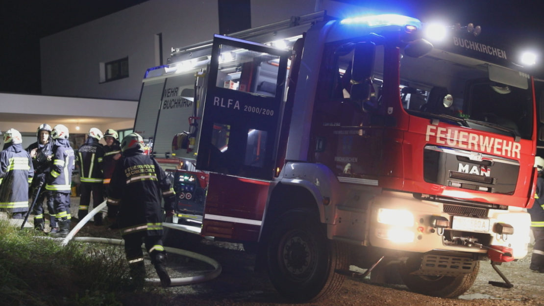 Ein Schwerverletzter sowie eine Leichtverletzte nach Brand in einem Haus in Buchkirchen